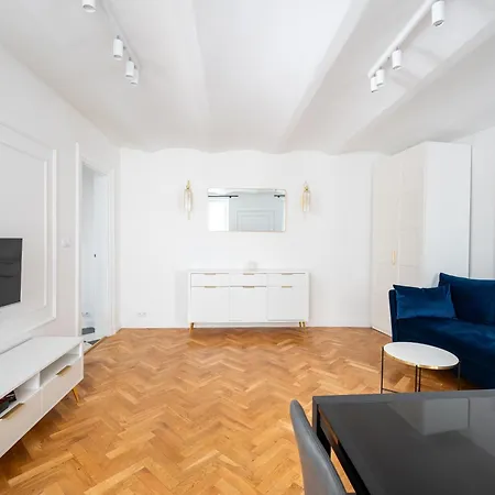 Szpitalna Centre By Bookinghost