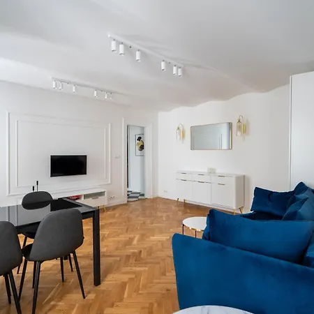 Szpitalna Centre By Bookinghost