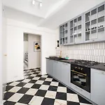 Apartment Szpitalna Centre By Bookinghost *